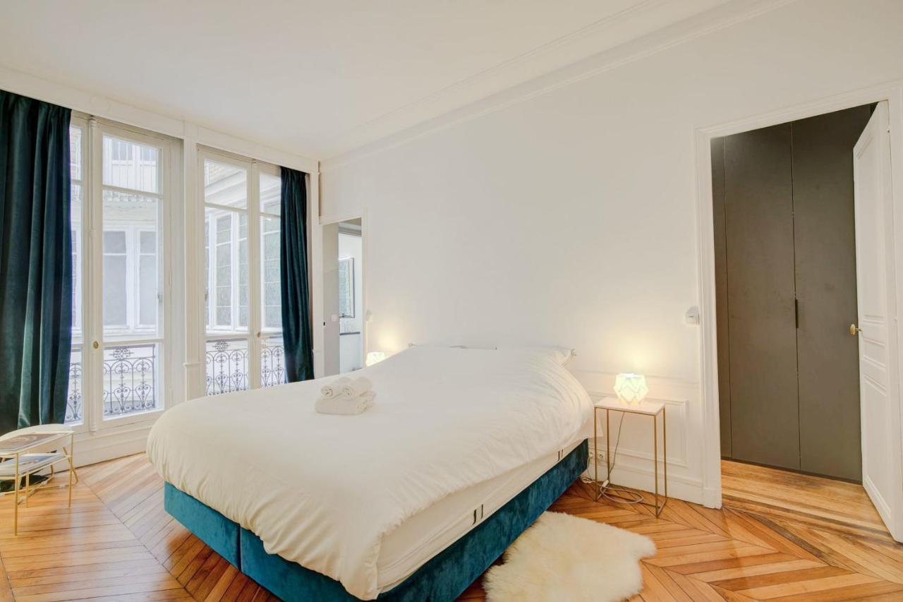 Le Parisien Chic Et Contemporain Apartment